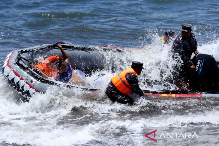 Simulasi pengamanan objek vital bawah laut