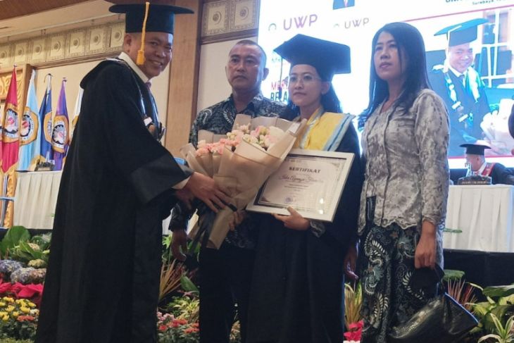 Rektor Paparkan Prestasi UWP Saat Prosesi Wisuda Tatap Muka - ANTARA ...