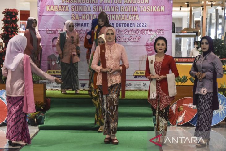 Fashion show kebaya dan Sinjang Batik 