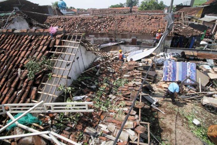 Rumah Rusak Akibat Puting Beliung