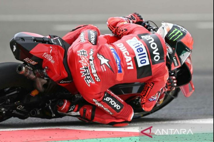 Bagnaia dan Quartararo berebut gelar juara dunia MotoGP 2022 di balapan pamungkas GP Valencia