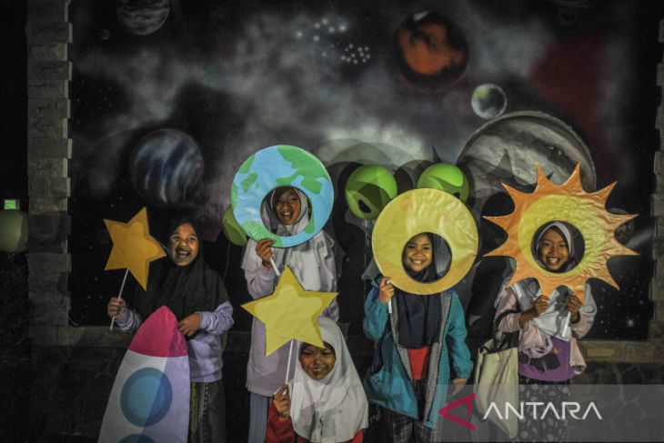 Edukasi astronomi bagi anak 