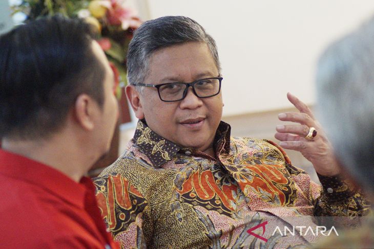Sekjen PDIP bicara politik hingga Piala Dunia