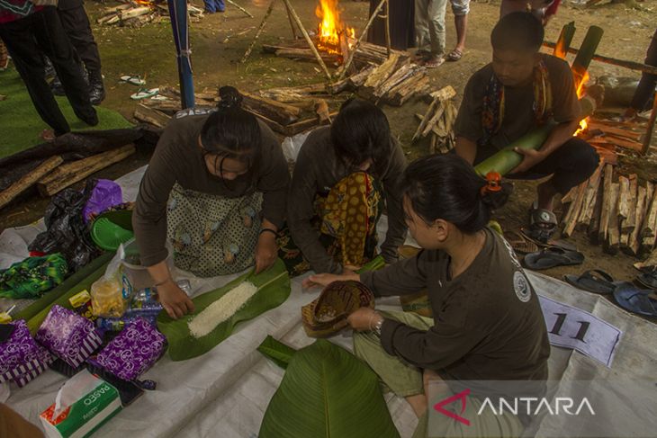 Tradisi Mahumbal Khas Dayak Meratus