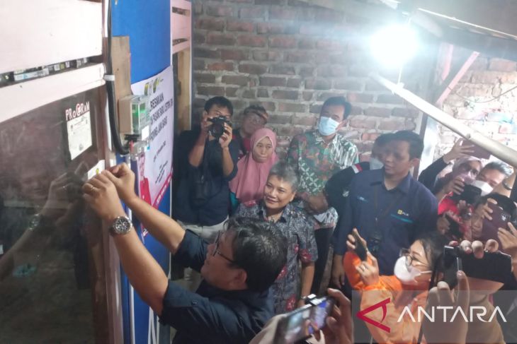 PLN pasang jaringan listrik baru warga kurang mampu di wilayah selatan Sukabumi