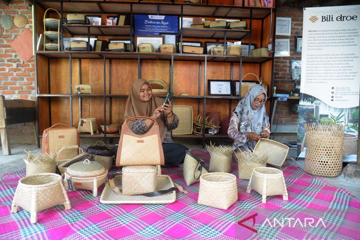 UMKM kerajinan anyaman di Aceh Besar