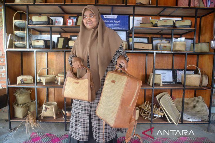 UMKM kerajinan anyaman di Aceh Besar
