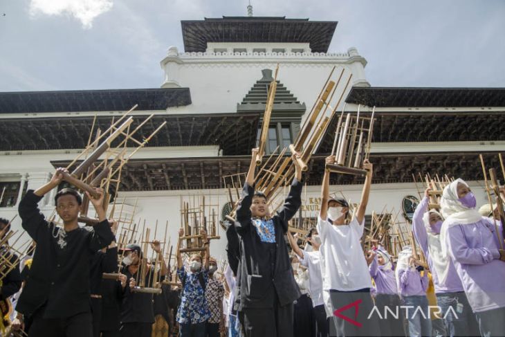 Peringatan 12 tahun Angklung mendunia 