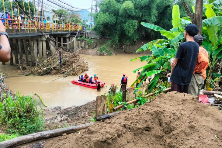 Seorang Pelajar Di Trenggalek Hanyut Di Sungai Ngasinan Antara News