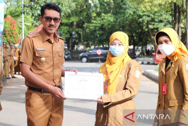 Galeri Foto - Bupati serahkan penghargaan lomba kesehatan