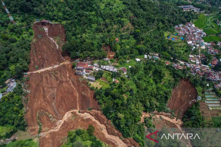 Longsor akibat gempa di Cianjur 