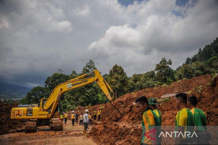 Longsor akibat gempa di Cianjur 