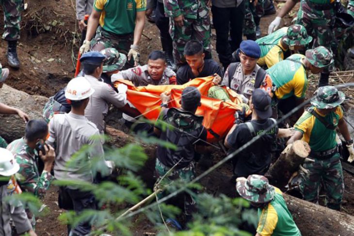Pencarian korban tanah longsor dampak gempa Cianjur