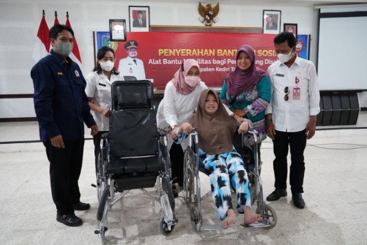 Pemkab Kediri berikan bantuan ABM untuk disabilitas