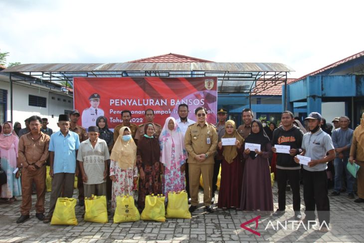 Warga terdampak inflasi kenaikan BBM terima Bansos
