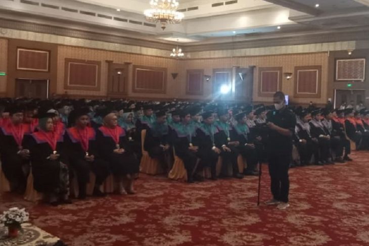 Universitas Nurdin Hamzah Jambi wisuda 264 mahasiswa