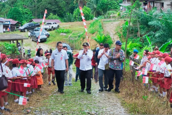 Kabupaten Landak penuhi kebutuhan air bersih masyarakat Dusun Sidik