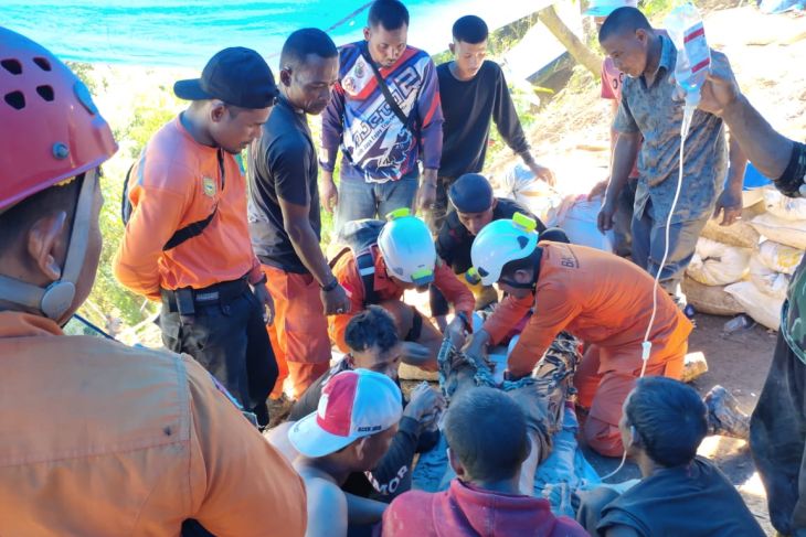 Basarnas evakuasi penambang emas tertimpa longsor di Aceh Jaya