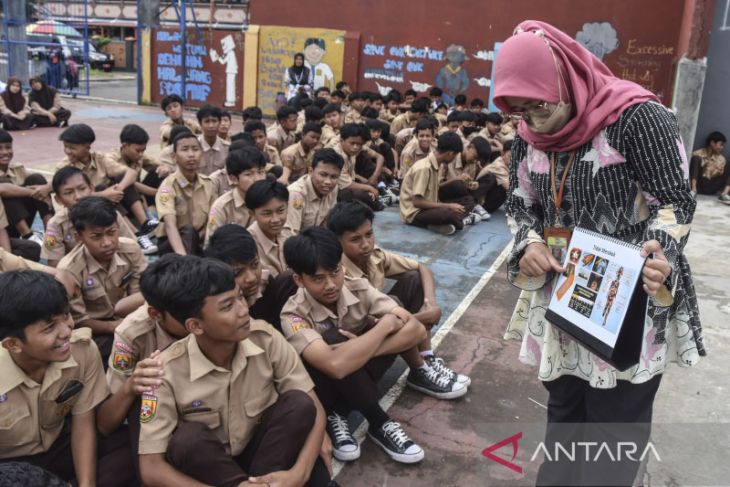 Sosialisasi bahaya rokok di sekolah 