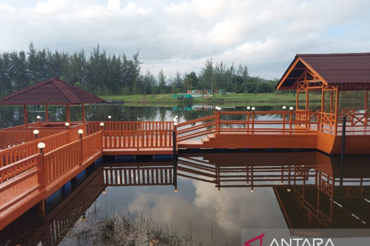 Floating Cafe PT Timah, sensasi unik di Kampong Reklamasi Selinsing