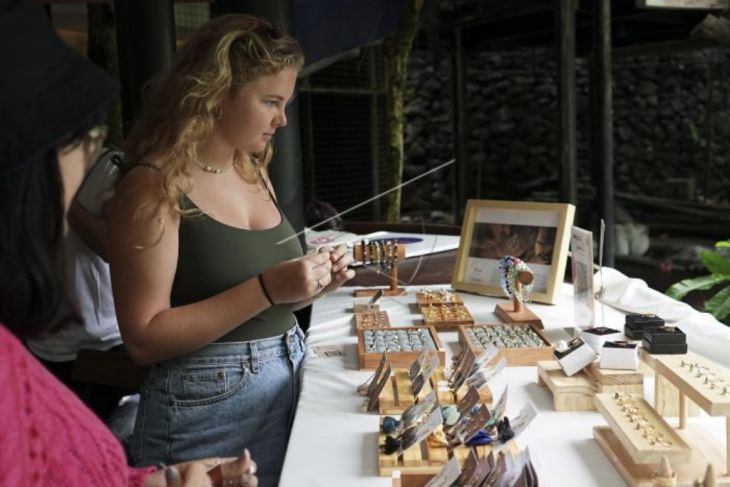 Bazar UMKM kreatif di Ubud