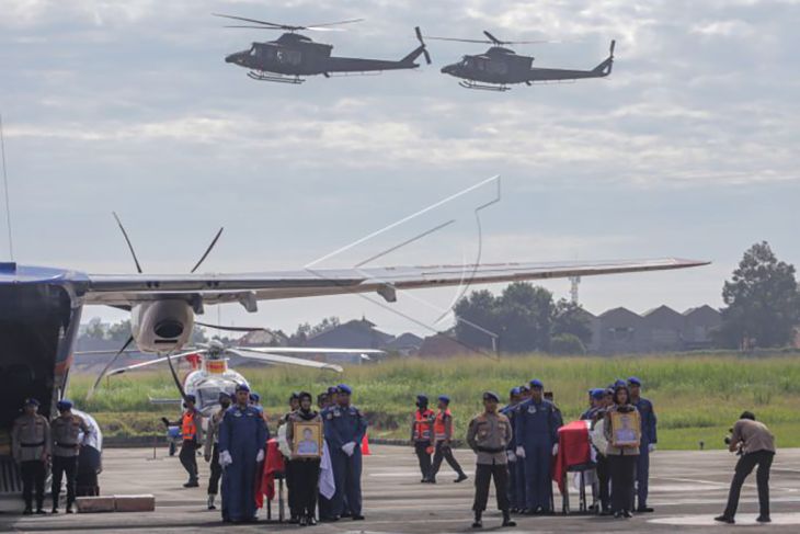 Kedatangan jenazah korban helikopter Polri NBO-105