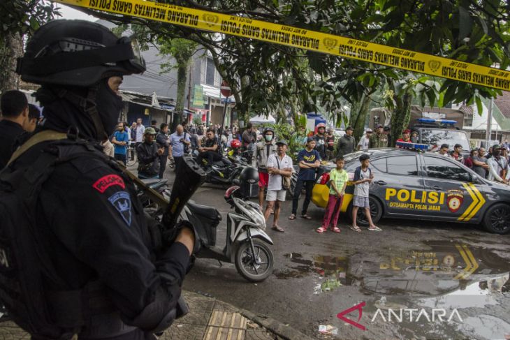 Bom bunuh diri di Polsek Astana Anyar 