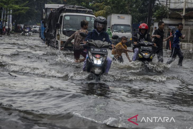Banjir akibat drainase buruk di Bandung 