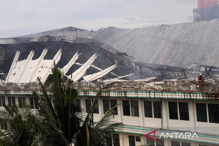 Gedung Abulyatama roboh akibat kebakaran