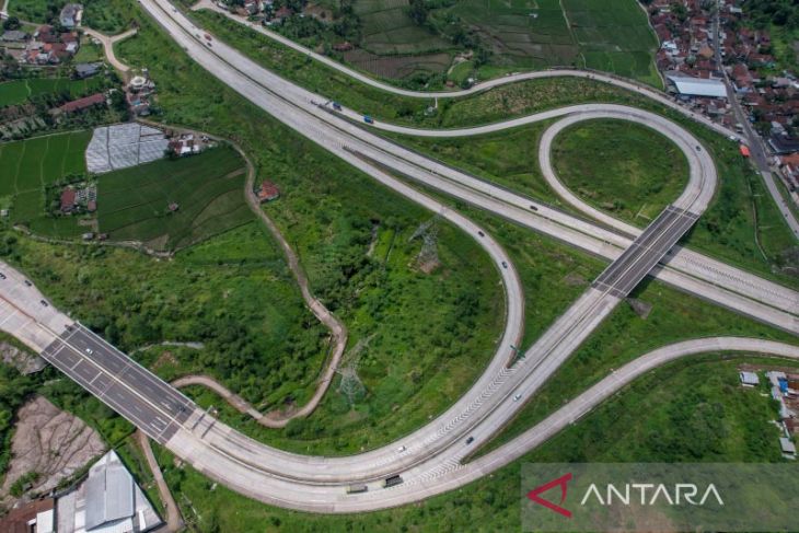 Pengoperasian jalan tol Cisumdawu seksi dua dan tiga 