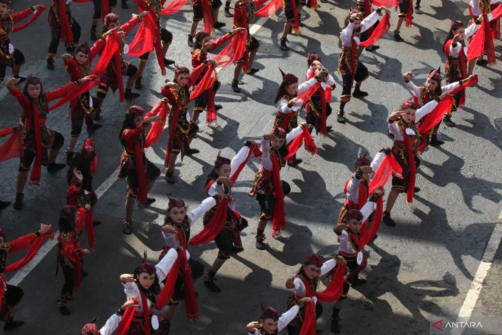 Tari Remo massal di Surabaya