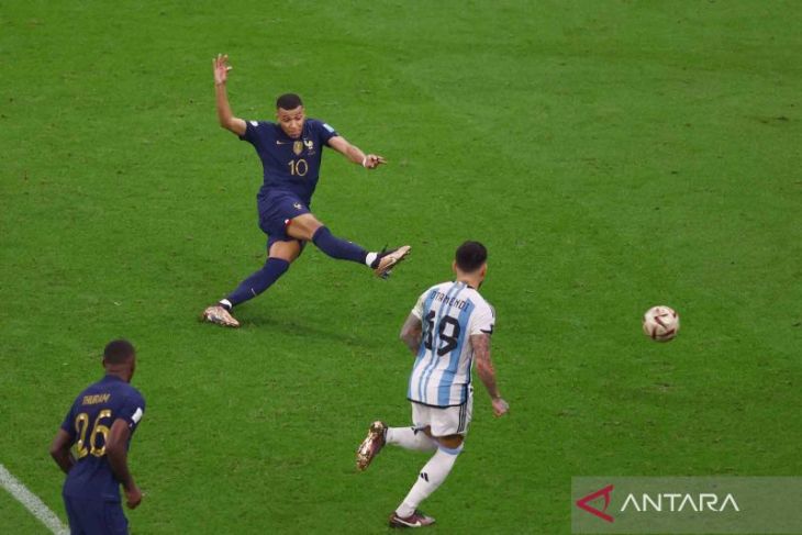 Dua gol Mbappe bawa Prancis samakan kedudukan 2-2 lawan Argentina hingga akhir babak kedua