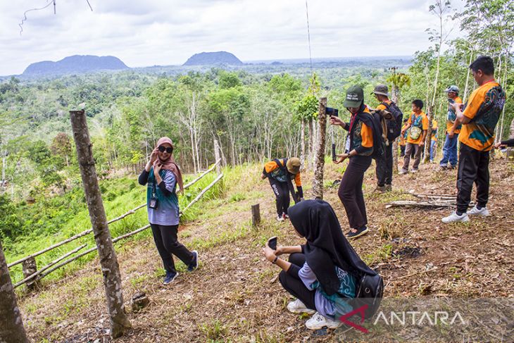 Wisata Batu Begapit di Kalsel