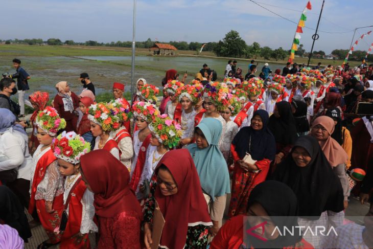 Tradisi adat Ngarot di Indramayu 