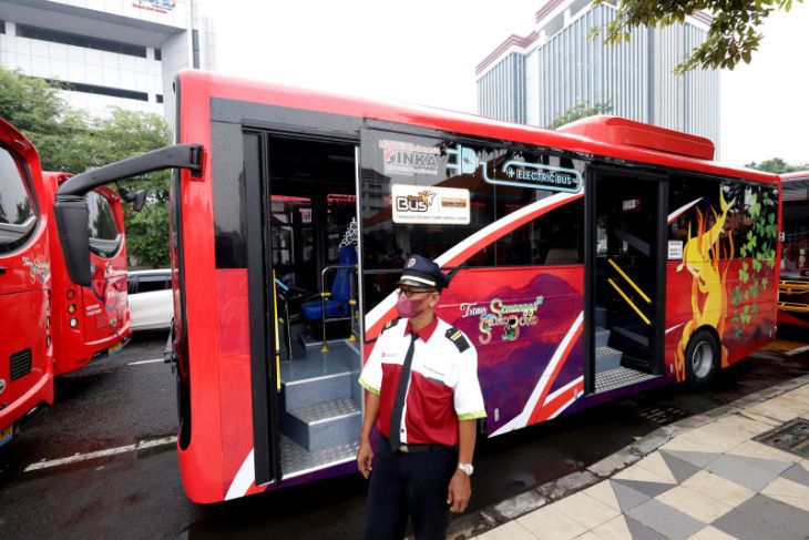 Belasan Bus Listrik Bantuan Kemenhub Layani Rute Koridor 3 Di Surabaya ...