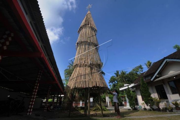 Pohon Natal dari bambu