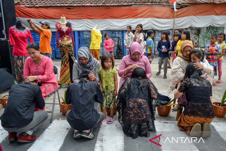 Prosesi Sungkeman Hari Ibu 