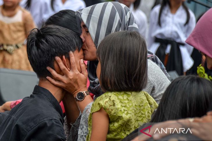 Prosesi Sungkeman Hari Ibu 