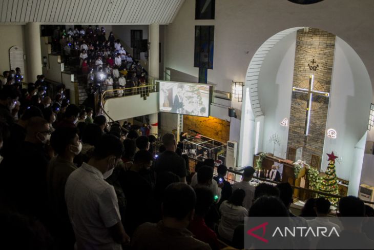 Ibadah malam Natal di Bandung 