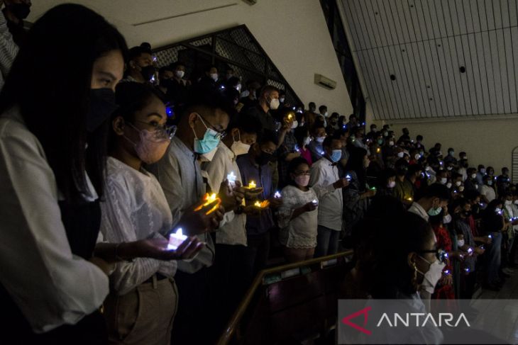 Ibadah malam Natal di Bandung 