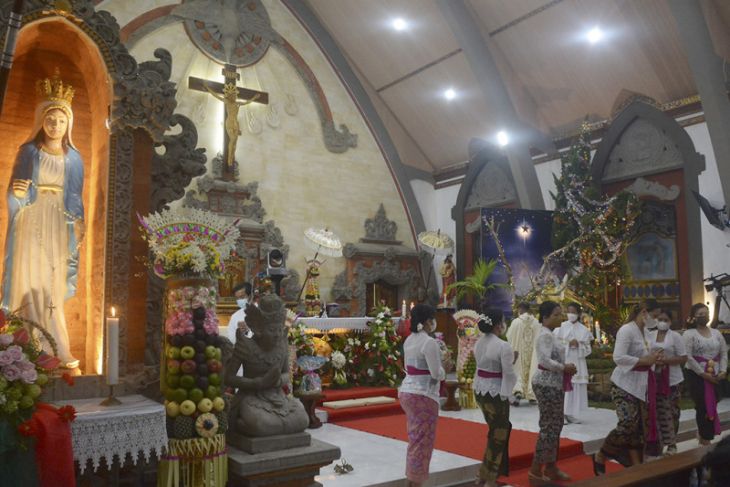 Suasana Natal bernuansa budaya Bali