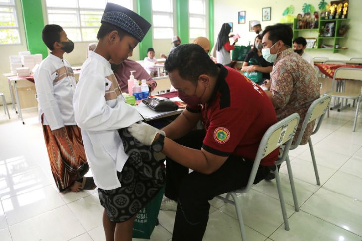 Ratusan Siswa Di Surabaya Ikuti Khitanan Massal Peringati Hari Ibu Antara News Jawa Timur