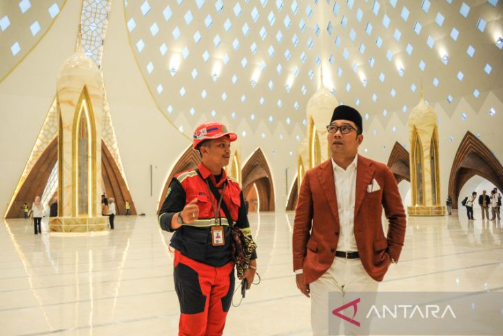 Jelang peresmian Masjid Raya Al Jabbar di Bandung 