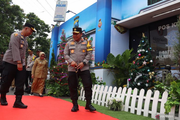 Kapolda Jatim tinjau Pos Pelayanan di Jombang