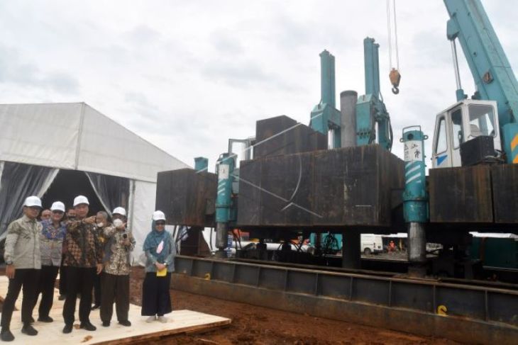 Menperin meresmikan dimulainya pembangunan gedung SMK-SMAK Bogor
