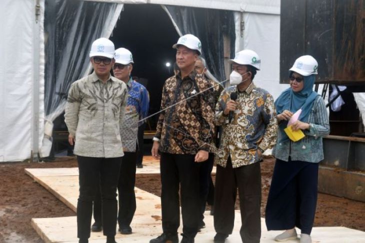 Menperin meresmikan dimulainya pembangunan gedung SMK-SMAK Bogor