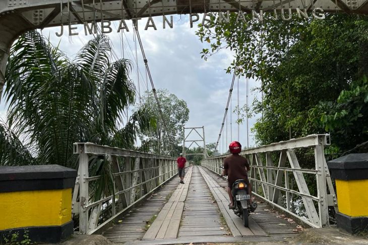 Jembatan peninggalan Belanda di Sekadau banyak kehilangan baut