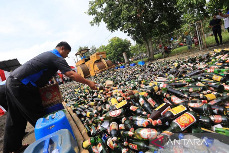 Pemusnahan miras jelang Tahun Baru 2023