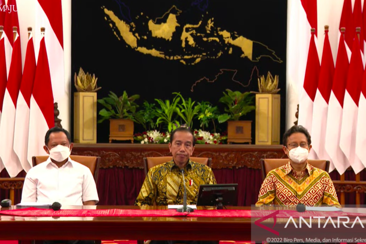 Joko Widodo resmi mencabut kebijakan PPKM