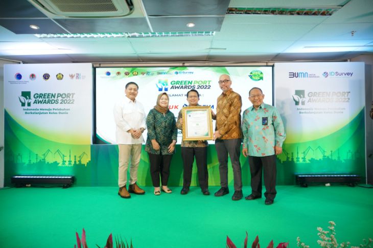 Pupuk Kaltim Port has won the Green Port Award 2022 for consistently implementing eco-friendly concepts